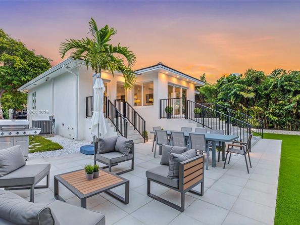 38 SW 25th Rd, Miami FL 33129