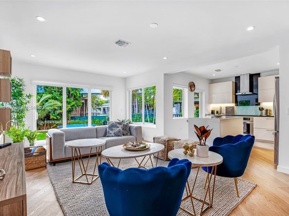 38 SW 25th Rd, Miami FL 33129