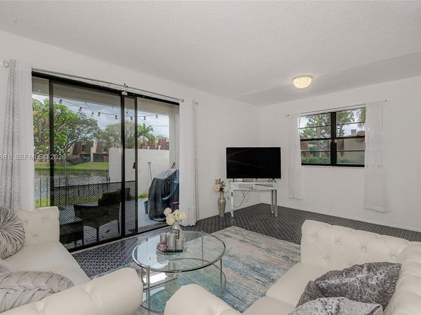 1501 NW 90th Way 1501, Pembroke Pines FL 33024