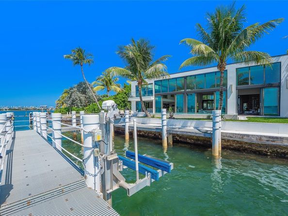 7960 Biscayne Point Cir, Miami Beach FL 33141