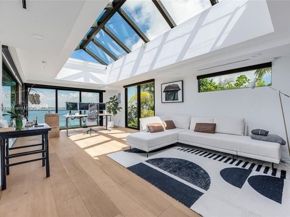 7960 Biscayne Point Cir, Miami Beach FL 33141