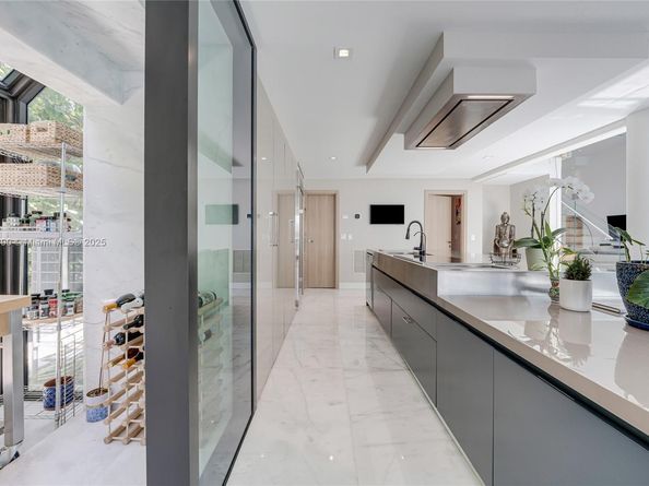7960 Biscayne Point Cir, Miami Beach FL 33141