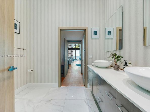 7960 Biscayne Point Cir, Miami Beach FL 33141