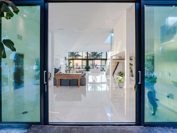 7960 Biscayne Point Cir, Miami Beach FL 33141