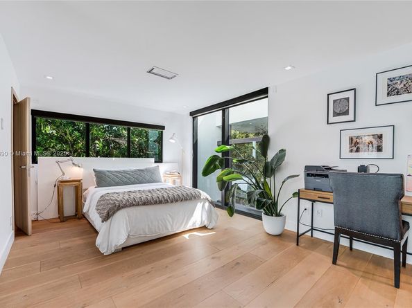 7960 Biscayne Point Cir, Miami Beach FL 33141