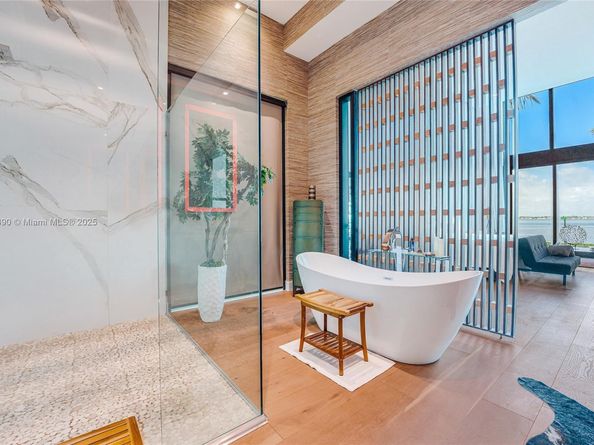 7960 Biscayne Point Cir, Miami Beach FL 33141