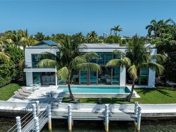 7960 Biscayne Point Cir, Miami Beach FL 33141