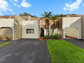 281 Jacaranda Dr 13, Plantation FL 33324