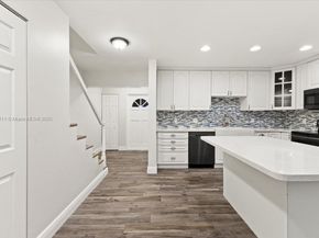 281 Jacaranda Dr 13, Plantation FL 33324