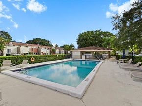 281 Jacaranda Dr 13, Plantation FL 33324