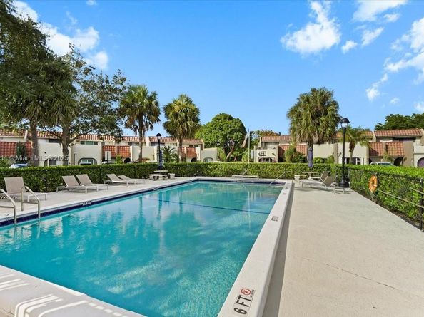281 Jacaranda Dr 13, Plantation FL 33324