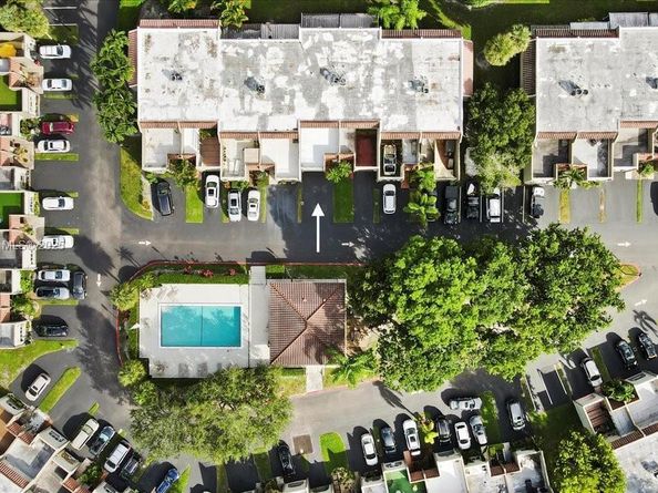281 Jacaranda Dr 13, Plantation FL 33324
