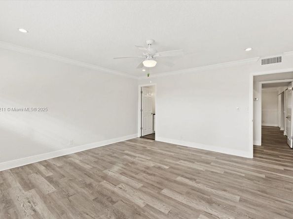 281 Jacaranda Dr 13, Plantation FL 33324