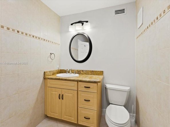 281 Jacaranda Dr 13, Plantation FL 33324