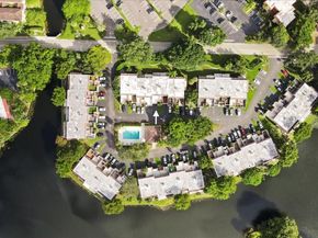 281 Jacaranda Dr 13, Plantation FL 33324