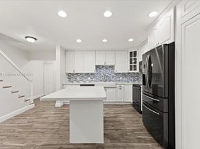281 Jacaranda Dr 13, Plantation FL 33324