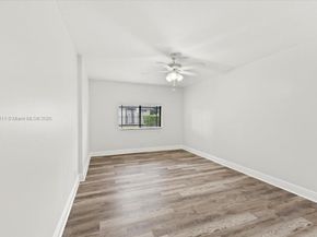 281 Jacaranda Dr 13, Plantation FL 33324