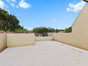 281 Jacaranda Dr 13, Plantation FL 33324