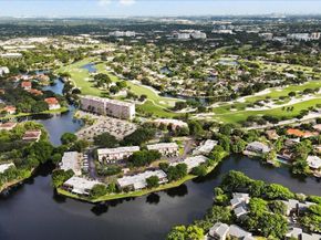 281 Jacaranda Dr 13, Plantation FL 33324
