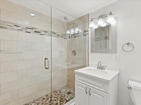 281 Jacaranda Dr 13, Plantation FL 33324