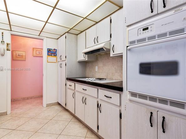 1124 NE 3rd St, Hallandale Beach FL 33009