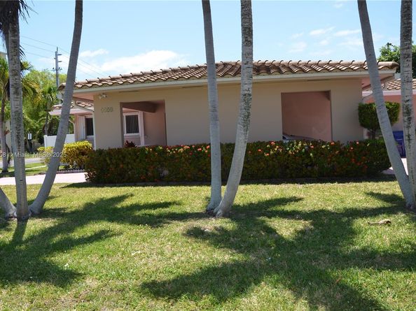 1124 NE 3rd St, Hallandale Beach FL 33009