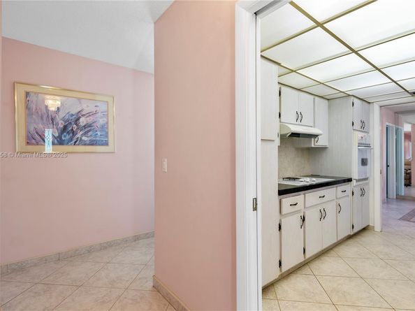 1124 NE 3rd St, Hallandale Beach FL 33009