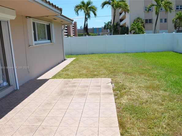 1124 NE 3rd St, Hallandale Beach FL 33009