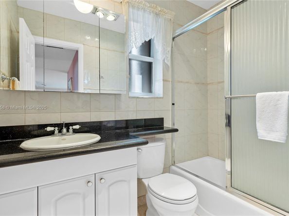 1124 NE 3rd St, Hallandale Beach FL 33009