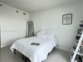 185 SW 7th St 2711, Miami FL 33130