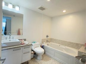 185 SW 7th St 2711, Miami FL 33130