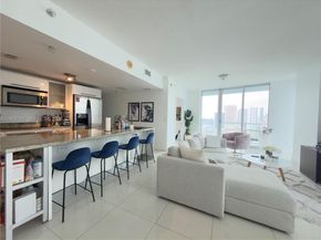 185 SW 7th St 2711, Miami FL 33130