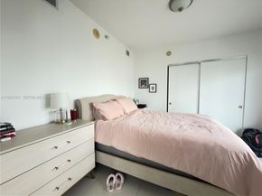 185 SW 7th St 2711, Miami FL 33130