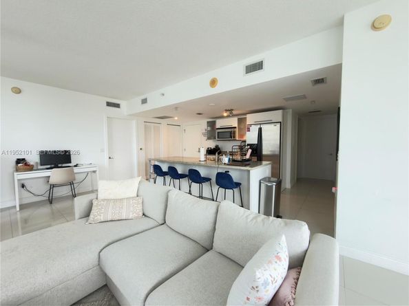 185 SW 7th St 2711, Miami FL 33130