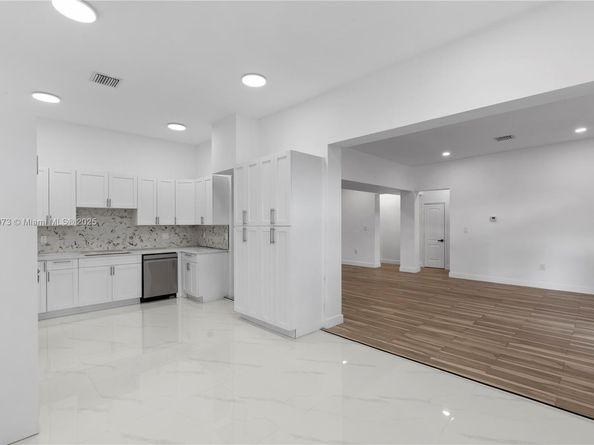 1001 NE 82nd St, Miami FL 33138