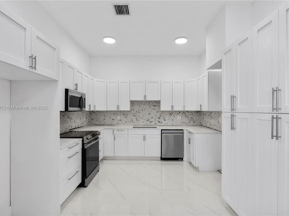 1001 NE 82nd St, Miami FL 33138