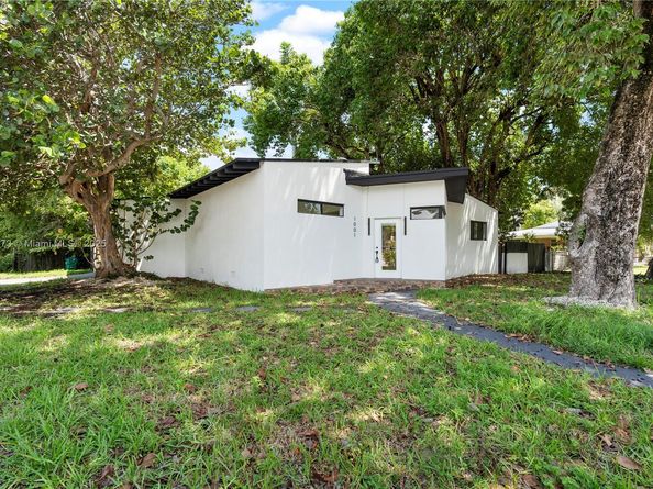 1001 NE 82nd St, Miami FL 33138