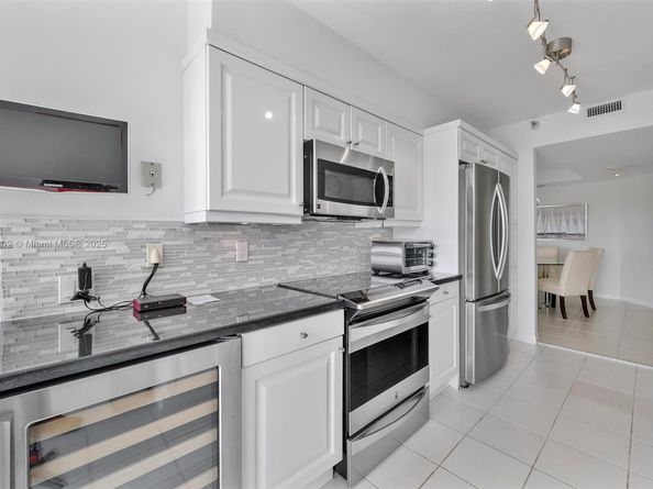 3640 Yacht Club Dr 1107, Aventura FL 33180