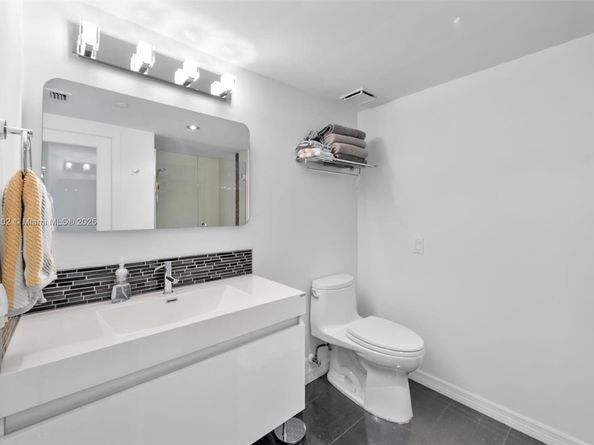 3640 Yacht Club Dr 1107, Aventura FL 33180