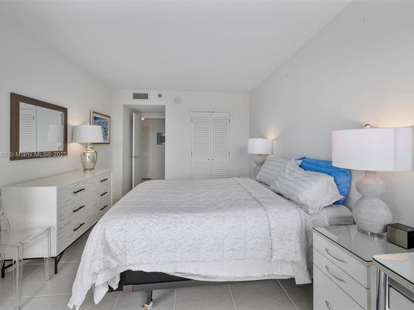 3640 Yacht Club Dr 1107, Aventura FL 33180