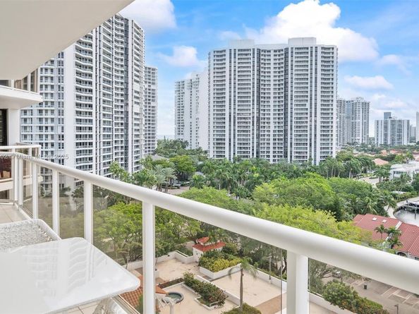 3640 Yacht Club Dr 1107, Aventura FL 33180