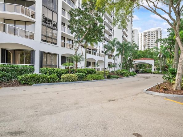 3640 Yacht Club Dr 1107, Aventura FL 33180