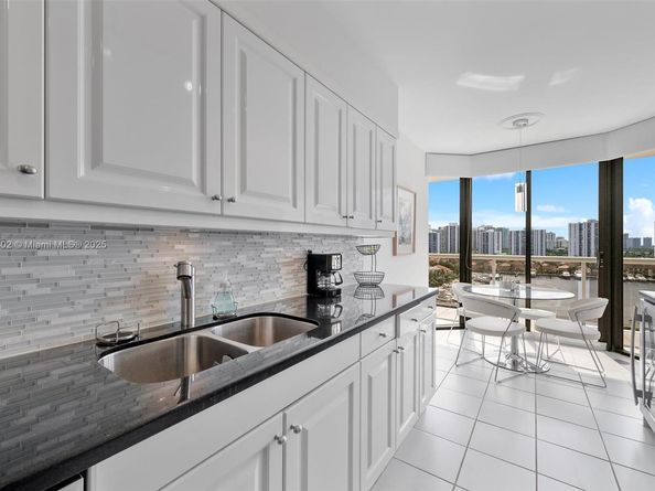 3640 Yacht Club Dr 1107, Aventura FL 33180