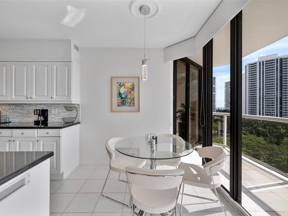 3640 Yacht Club Dr 1107, Aventura FL 33180