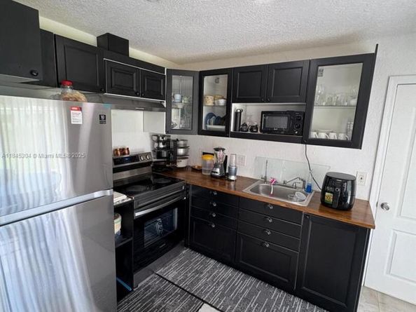2475 NW 55th St, Miami FL 33142