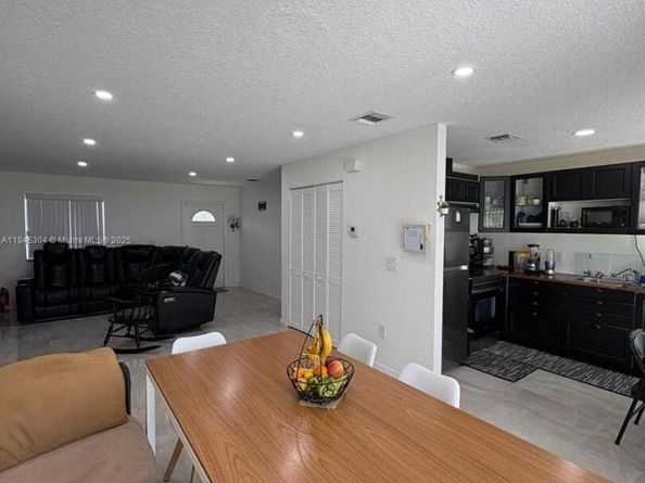 2475 NW 55th St, Miami FL 33142