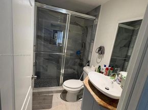 2475 NW 55th St, Miami FL 33142