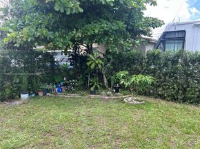 2475 NW 55th St, Miami FL 33142