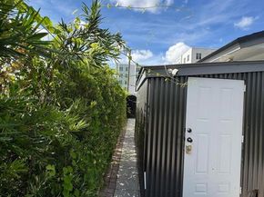2475 NW 55th St, Miami FL 33142