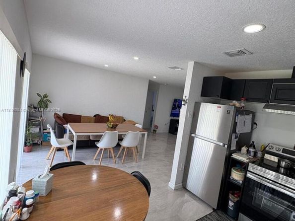2475 NW 55th St, Miami FL 33142
